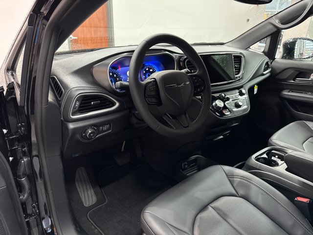 New 2026 Chrysler Pacifica Select w/ S Appearance Package FWD image 24