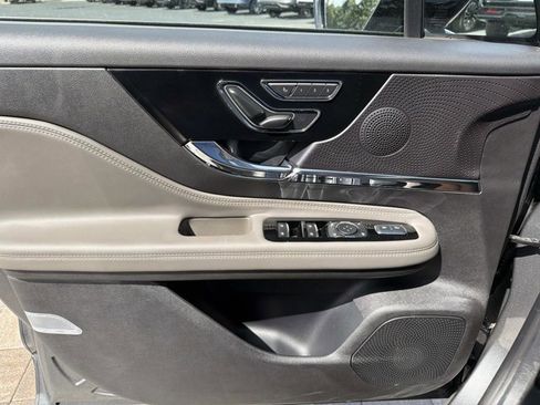 New 2026 Lincoln Corsair Premiere FWD image 9