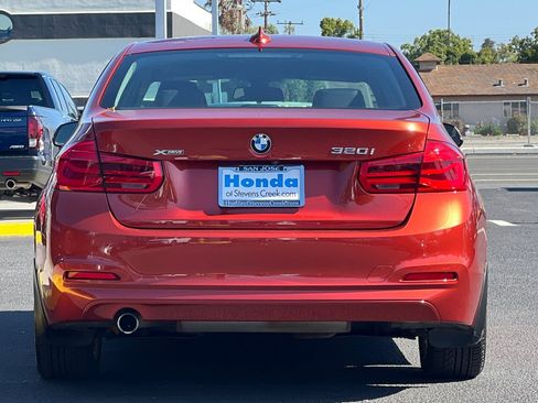 Used 2018 BMW 320i xDrive Sedan AWD/4WD image 9