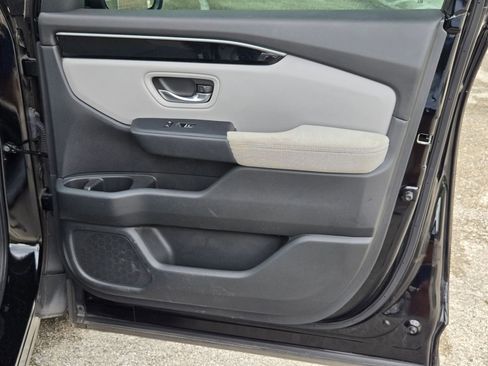 Used 2023 Honda Pilot LX image 29