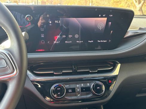 Used 2025 Buick Envista Sport Touring image 18