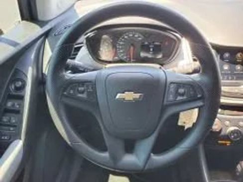 Used 2020 Chevrolet Trax LS w/ Tint and Cruise Package FWD image 10