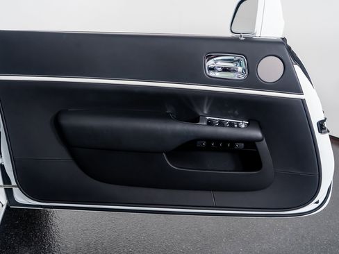 Used 2019 Rolls-Royce Wraith image 35