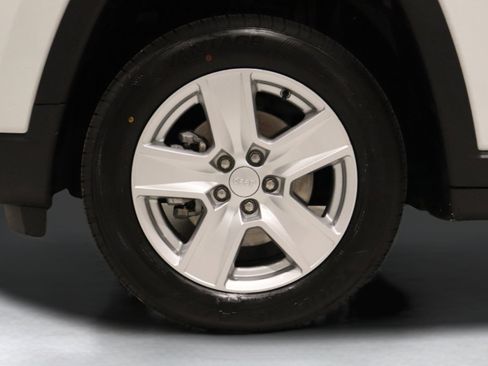 Used 2022 Jeep Compass Latitude image 7