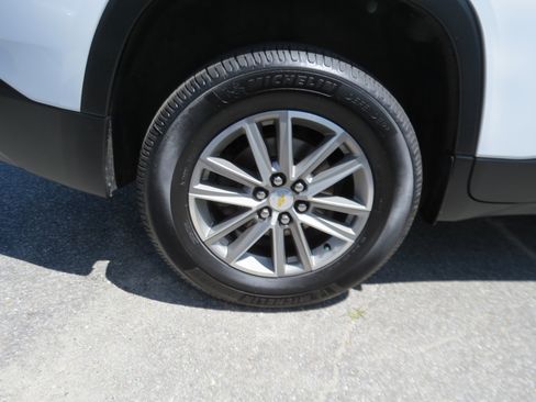 Used 2022 Chevrolet Traverse LT FWD image 10