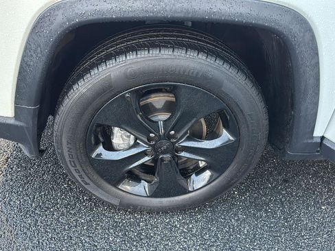 Used 2021 Jeep Compass Latitude image 30