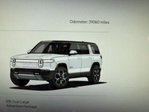 Used 2023 Rivian R1S Adventure image 2