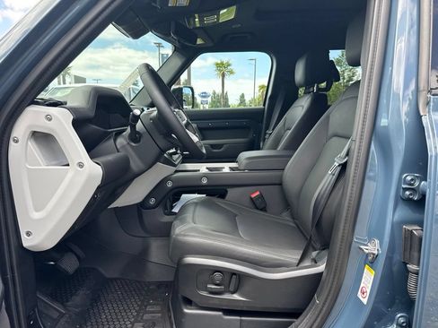 New 2026 Land Rover Defender 110 X-Dynamic SE AWD/4WD image 4