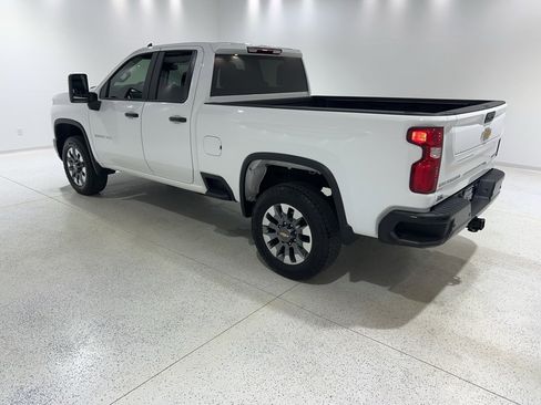 Used 2024 Chevrolet Silverado 2500 Custom w/ Custom Value Package image 3