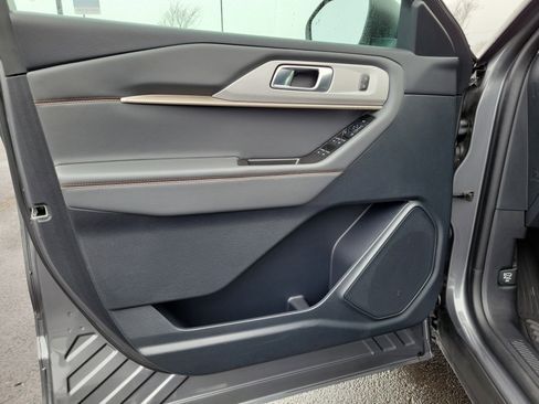 Used 2025 Ford Explorer Active image 18