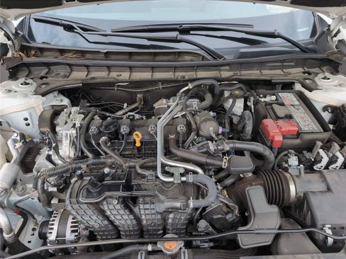 Used 2025 Nissan Altima 2.5 SV FWD image 15