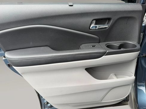 Used 2017 Honda Pilot Touring image 11