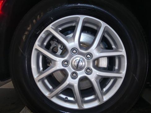 Used 2024 Chrysler Pacifica Touring-L FWD image 36