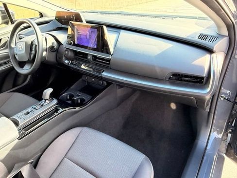 Used 2025 Toyota Prius LE FWD image 13