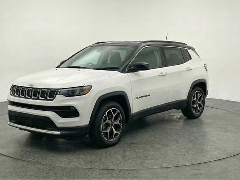 Used 2025 Jeep Compass Limited image 3