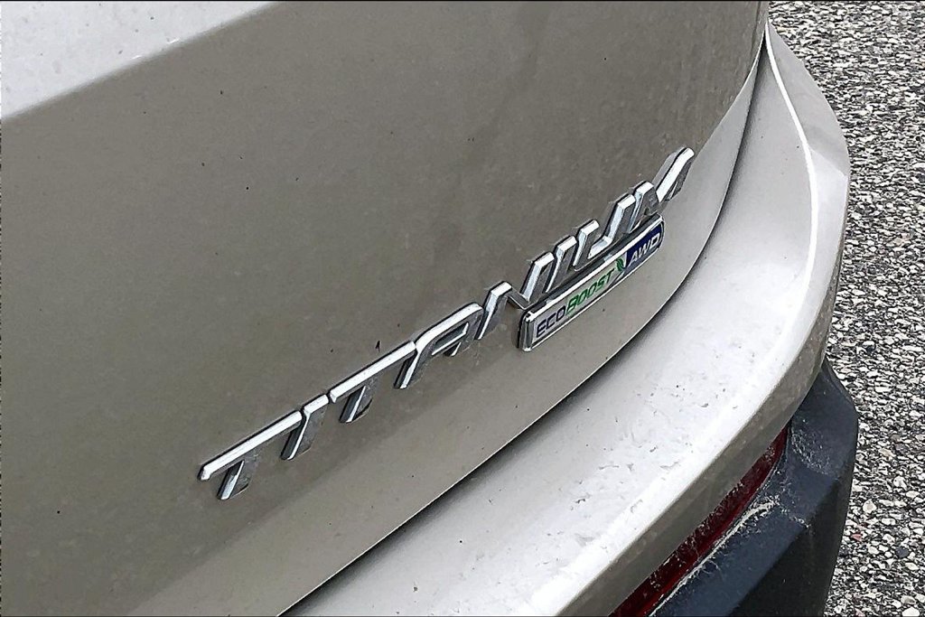 Certified 2018 Ford Edge Titanium w/ Technology Package AWD/4WD image 6