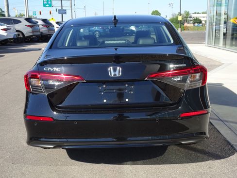 Used 2024 Honda Civic Touring image 4
