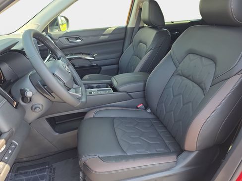 New 2026 Nissan Pathfinder Platinum FWD image 15