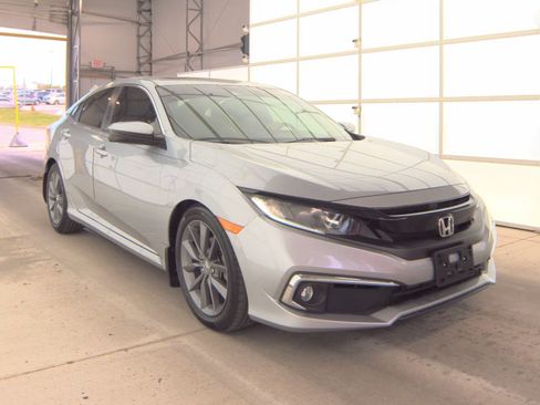 Used 2019 Honda Civic EX image 3
