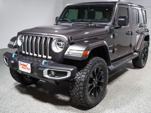 Used 2022 Jeep Wrangler Unlimited Sahara w/ Cold Weather Group image 31