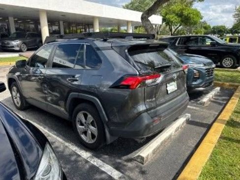 Used 2021 Toyota RAV4 XLE Premium AWD/4WD image 4