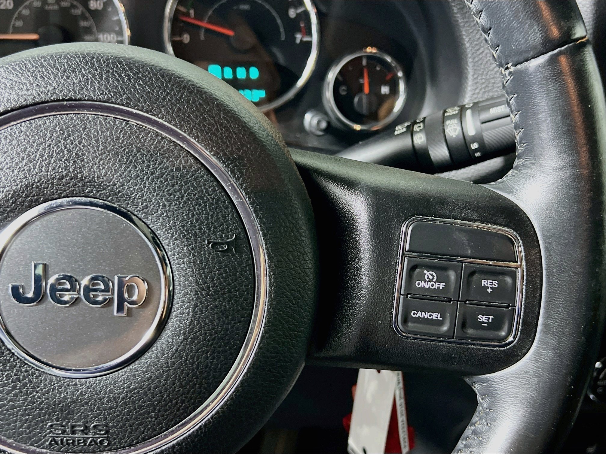 Used 2016 Jeep Wrangler Unlimited Sahara w/ Connectivity Group AWD/4WD image 18