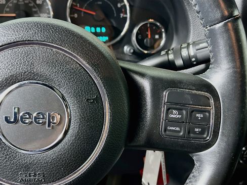 Used 2016 Jeep Wrangler Unlimited Sahara w/ Connectivity Group AWD/4WD image 18