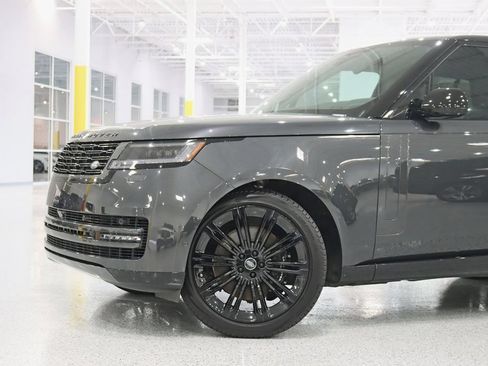 Used 2024 Land Rover Range Rover SE AWD/4WD image 2