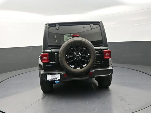 Used 2023 Jeep Wrangler Unlimited Sahara w/ Cold Weather Group AWD/4WD image 9