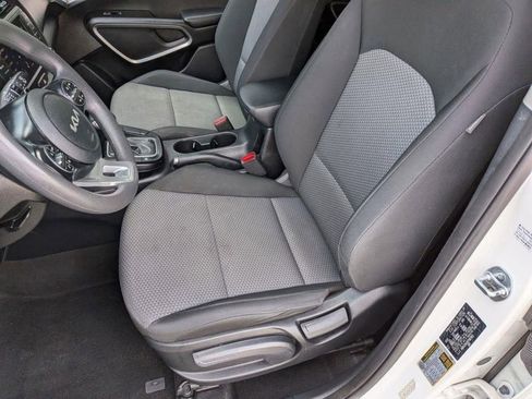 Used 2023 Kia Soul LX w/ LX Technology Package FWD image 20
