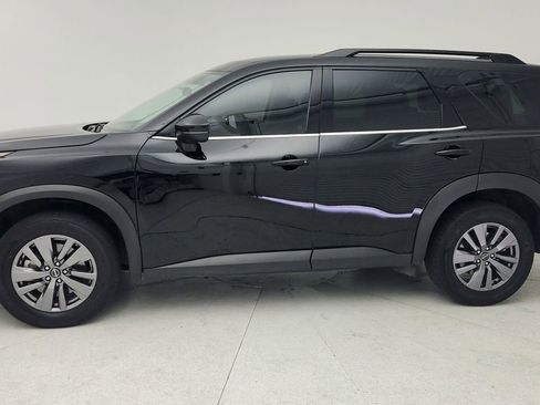 Used 2025 Nissan Pathfinder SV image 5