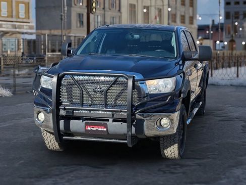 Used 2013 Toyota Tundra 4x4 CrewMax image 3