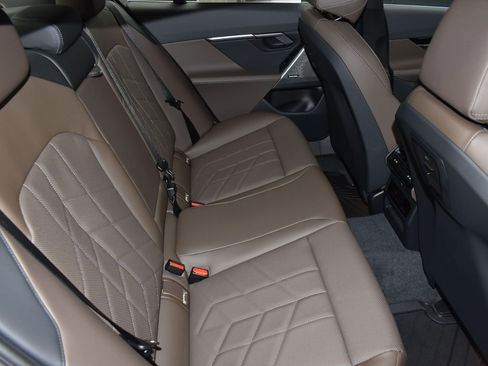 New 2026 BMW 530i w/ Premium Package RWD image 21
