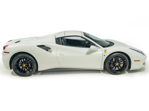 Used 2018 Ferrari 488 Spider RWD image 10