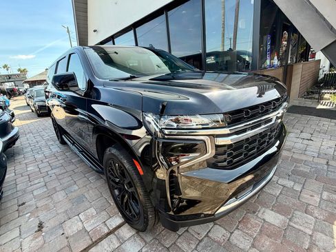 Used 2023 Chevrolet Suburban LS RWD image 4