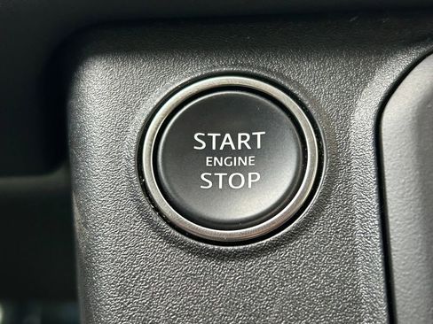 Used 2024 Land Rover Defender 130 X-Dynamic SE AWD/4WD image 32