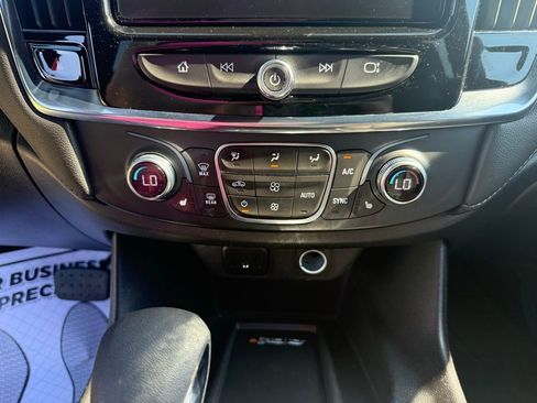 Used 2023 Chevrolet Traverse LT image 42