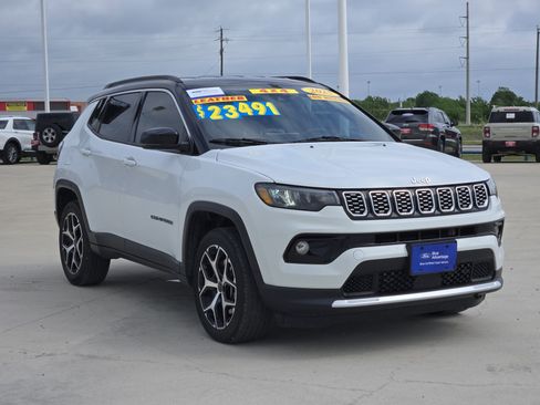 Used 2025 Jeep Compass Limited image 3