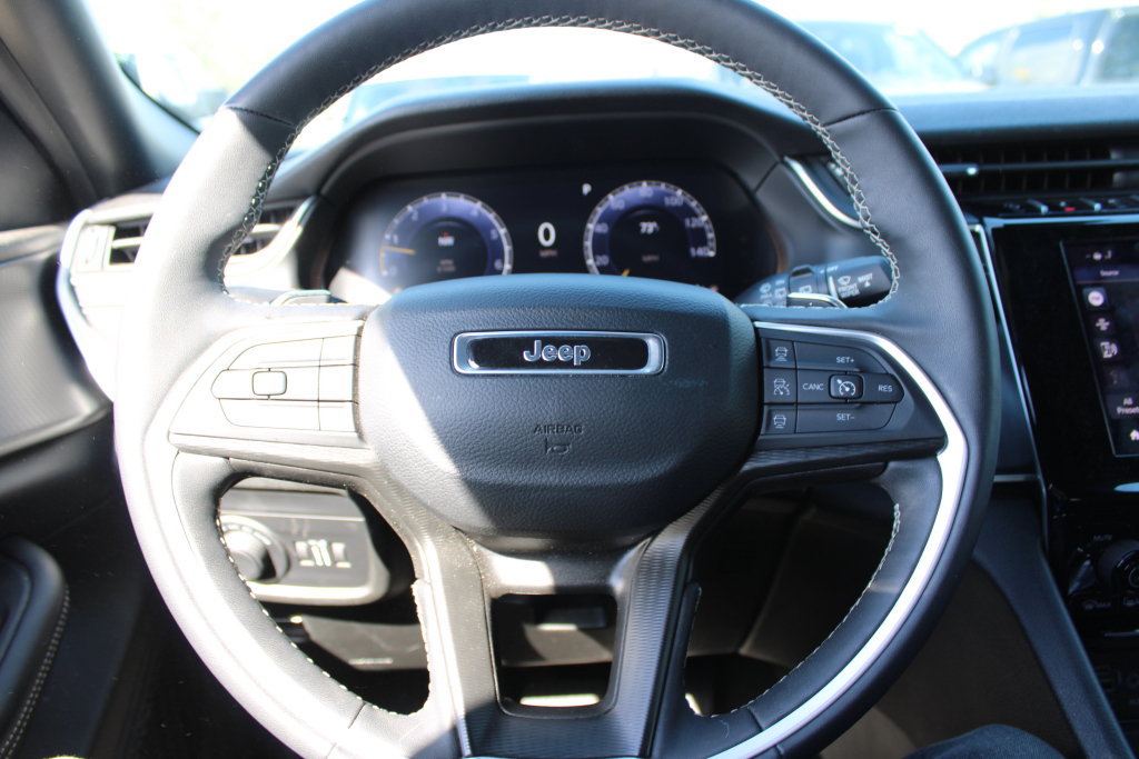Used 2024 Jeep Grand Cherokee Altitude AWD/4WD image 27