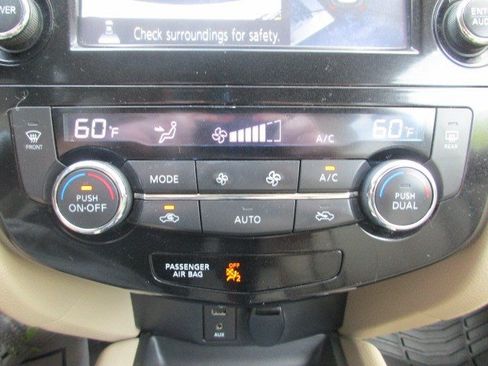 Used 2016 Nissan Rogue SV w/ SV Premium Package AWD/4WD image 25