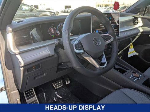 New 2026 Volkswagen Tiguan SE R-Line FWD image 9