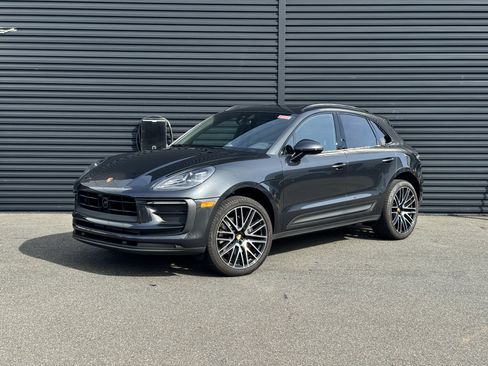 Certified 2026 Porsche Macan AWD/4WD image 1