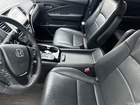 Used 2017 Honda Pilot Touring image 10