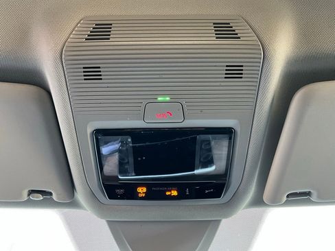 Used 2025 Volkswagen Atlas SE image 18