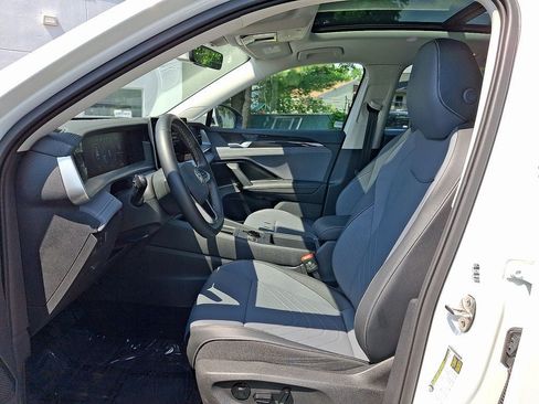 New 2026 Volkswagen Tiguan SE w/ Panoramic Sunroof Package AWD/4WD image 14