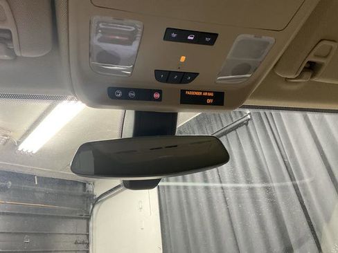 Used 2018 Buick Envision Essence image 25