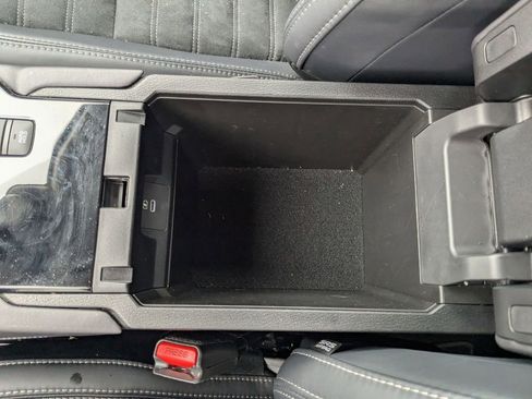 Used 2025 Mitsubishi Outlander SE image 27