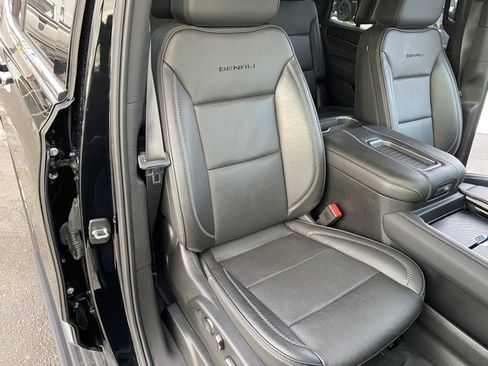 Used 2021 GMC Yukon Denali w/ Denali Premium Package image 40