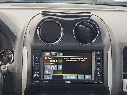 Used 2014 Jeep Compass Latitude w/ Sun/Sound Group image 16