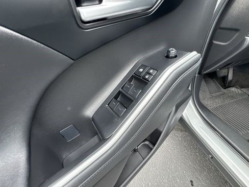 Used 2023 Toyota Highlander XLE AWD/4WD image 24
